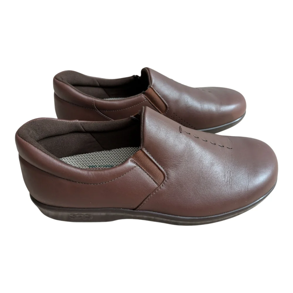 SAS Viva Slip-On Teak Brown Leather Walking Shoes Women's Size 8 Medium Like New